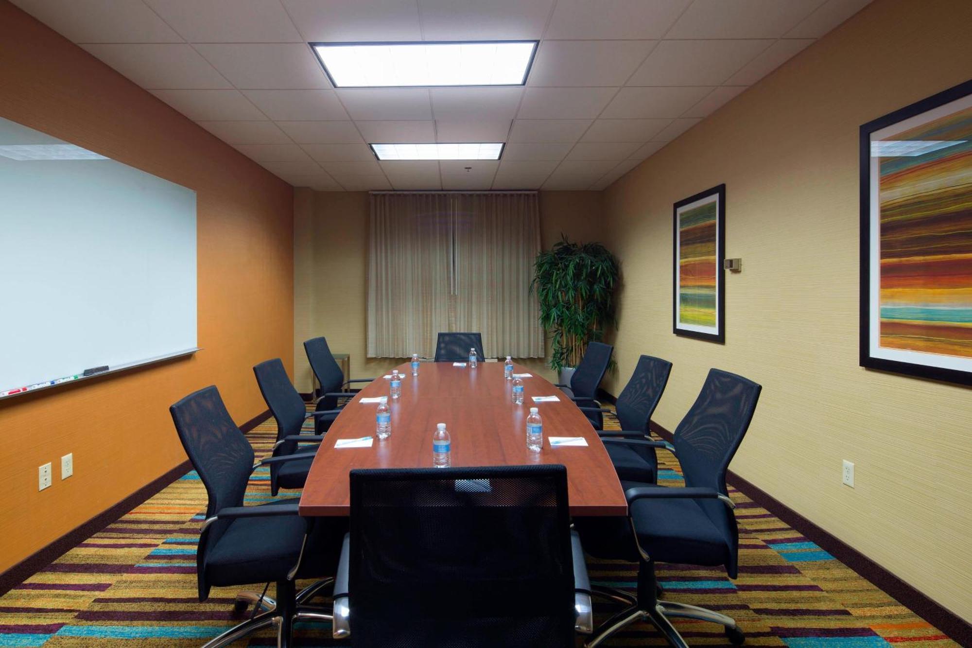 Fairfield Inn & Suites By Marriott Newark Liberty International Airport Exterior photo
